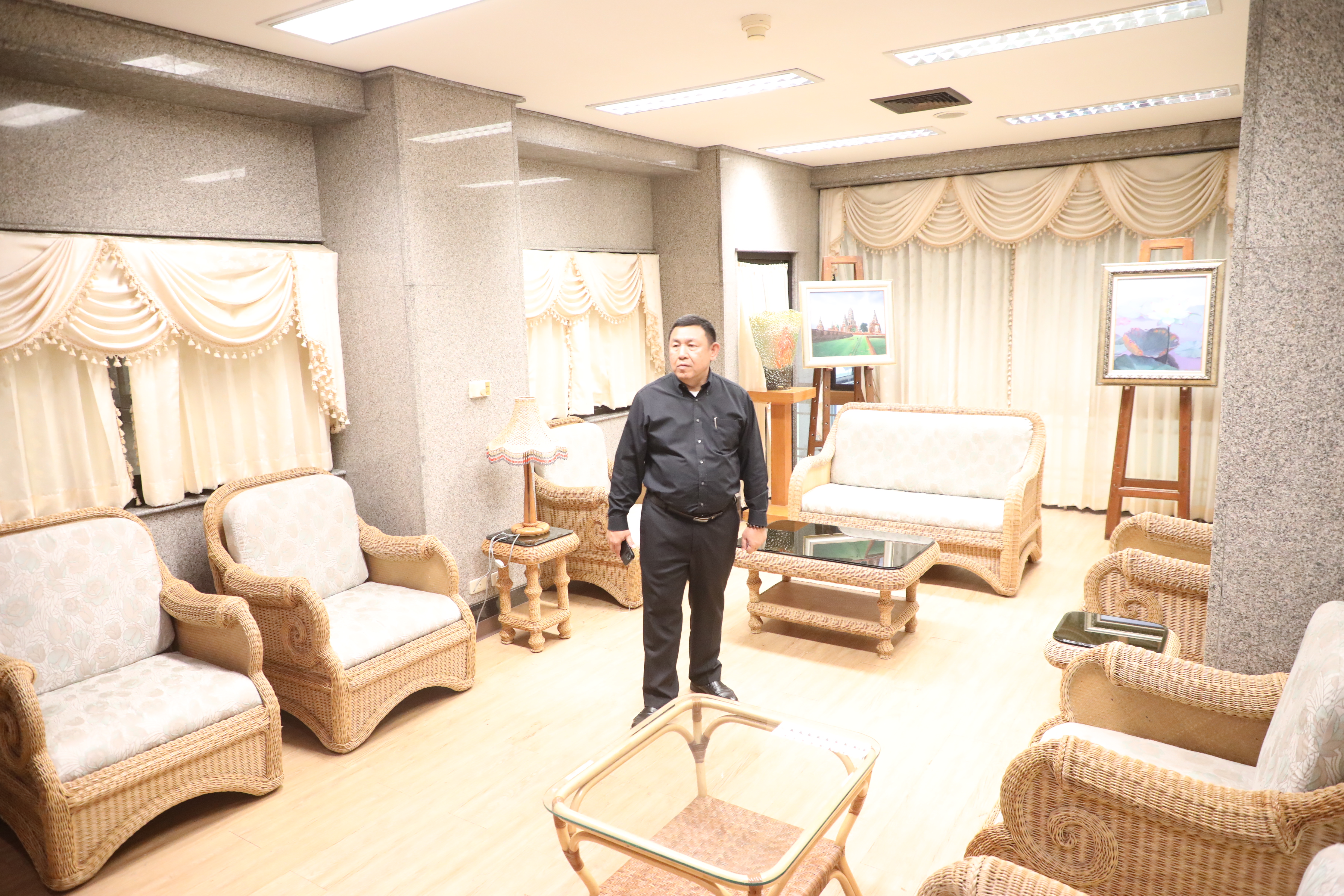 title - เลขาธิการ ส.ป.ก. นายเศรษฐเกียรติ กระจ่างวงษ์ ลงตรวจความเรียบร้อยของงาน 